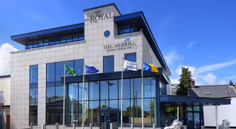The Royal Hotel And Merrill Leisure Club 3
