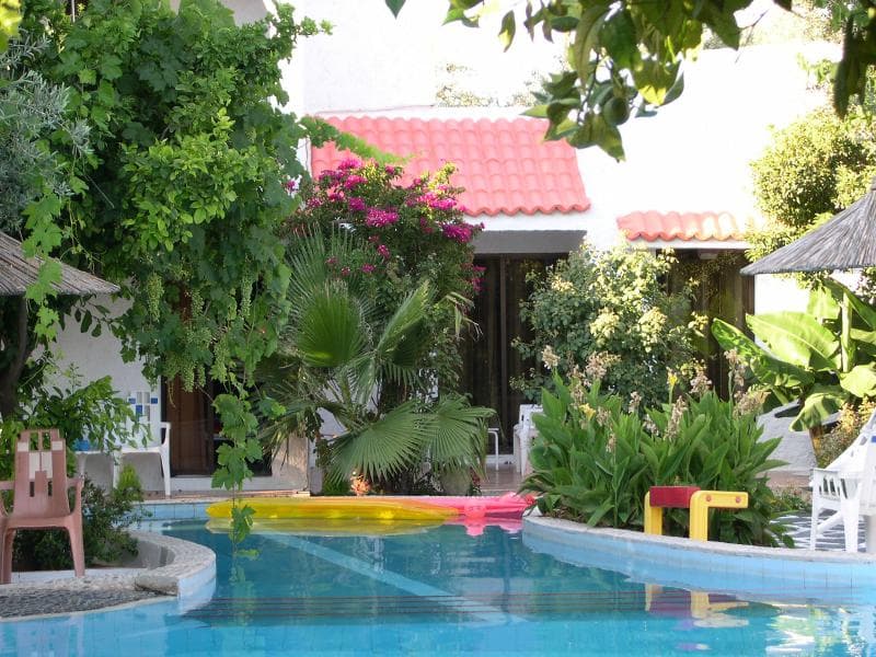 Oasis Hotel & Bungalows main