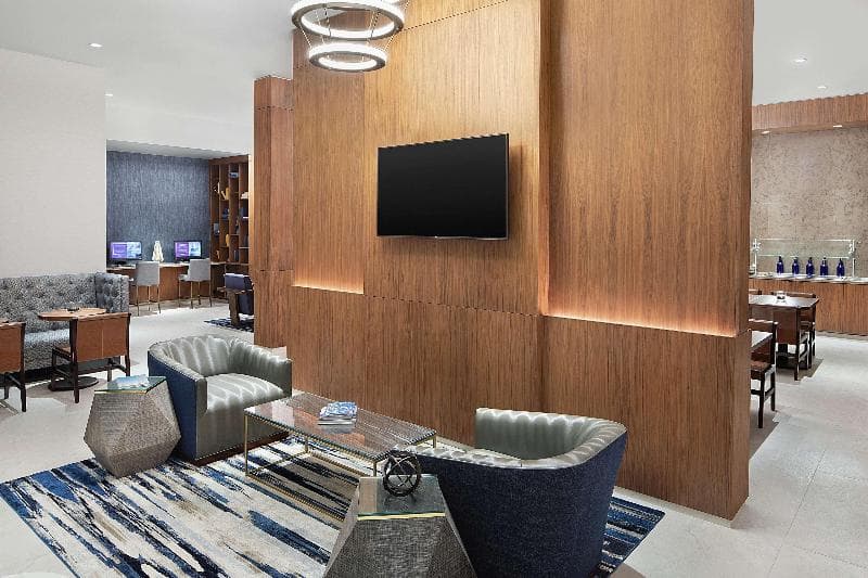 DoubleTree by Hilton Hotel Newark Airport 3