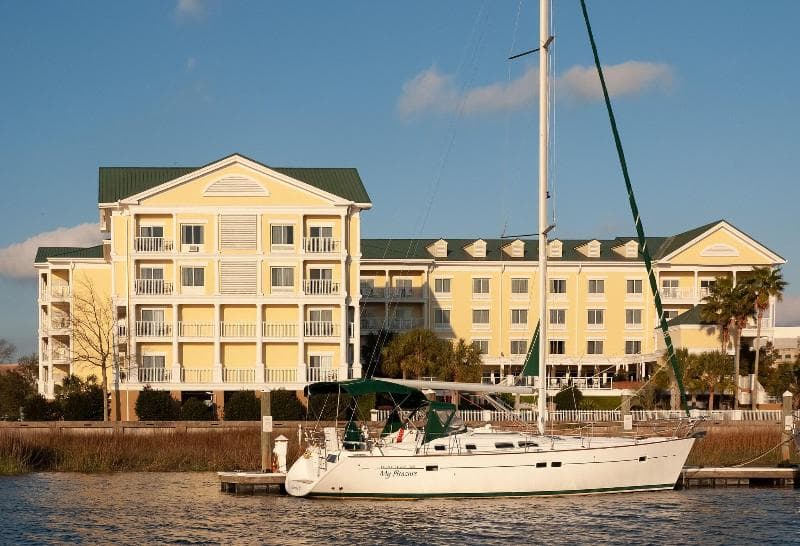 Courtyard Charleston Waterfront 3