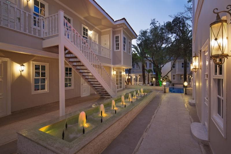 Elegance East Hotel photo 1