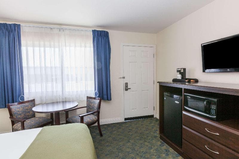 Days Inn by Wyndham Santa Maria 3