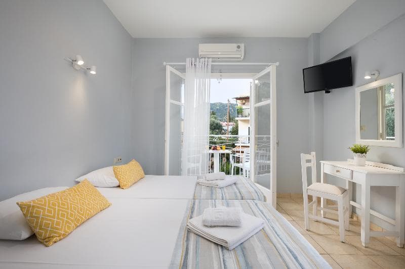 Bella Vista Hotel & Studios 3