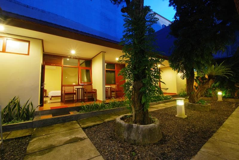 Yulia Beach Inn 5