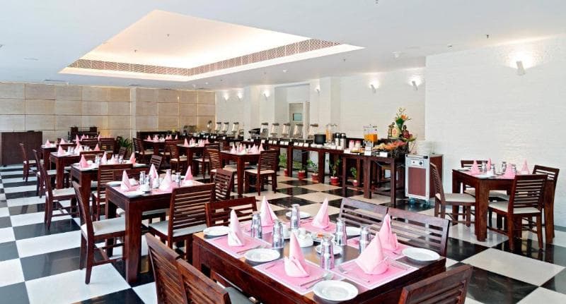 Hotel Clarks Avadh 5