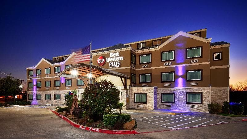 Best Western Plus Arlington North Hotel & Suites 5