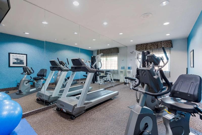 Best Western Plus Arlington North Hotel & Suites photo 1