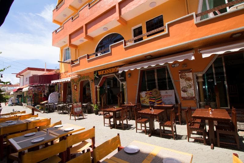 Hotel & Restaurante Bucaneros 2