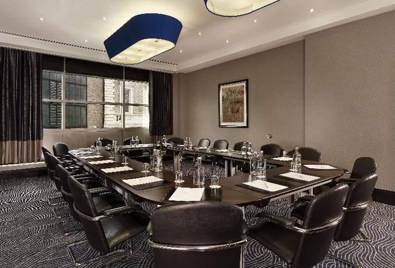 DoubleTree by Hilton Hotel London - Victoria photo 1