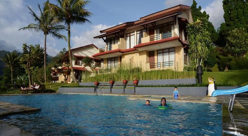 The Jayakarta Inn & Villas Cisarua Mountain Resort 5