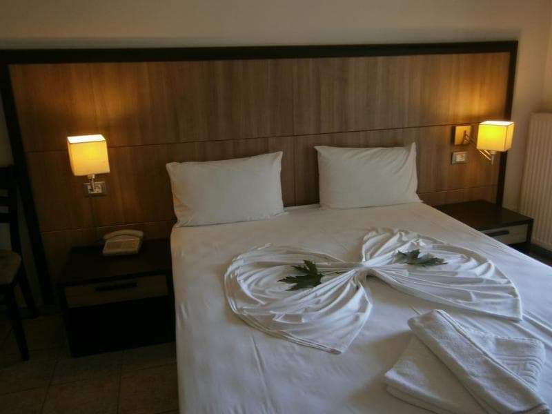 Kaiafas Lake Hotel 4