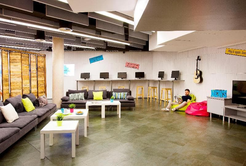 Twentytu Hi-Tech Hostel 4
