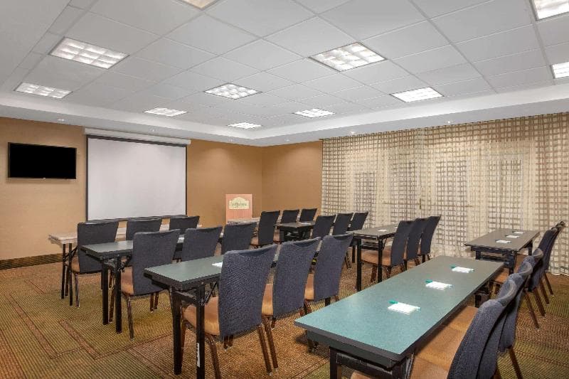 La Quinta Inn & Suites by Wyndham Charlotte Airport South photo 1