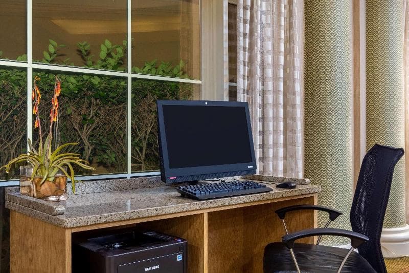 La Quinta Inn & Suites by Wyndham Charlotte Airport South 5