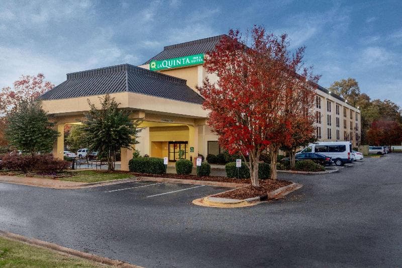 La Quinta Inn & Suites by Wyndham Charlotte Airport North photo 1