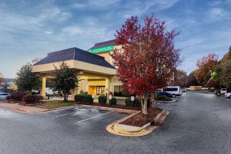 La Quinta Inn & Suites by Wyndham Charlotte Airport North 2