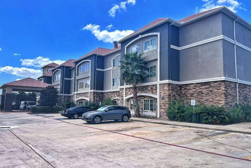 La Quinta Inn & Suites by Wyndham Houston Energy Corridor photo 1
