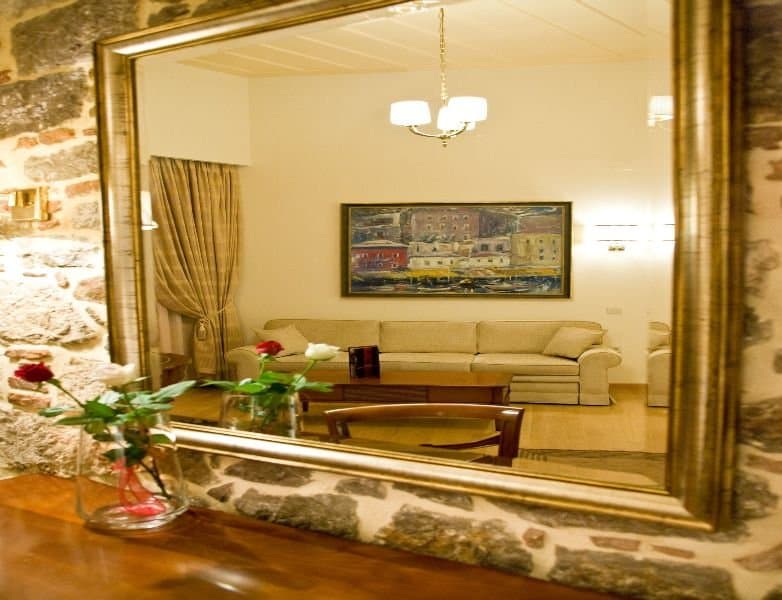 Xennon Inn 4