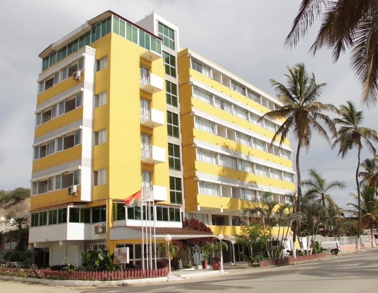 Hotel Ritz Sumbe 3