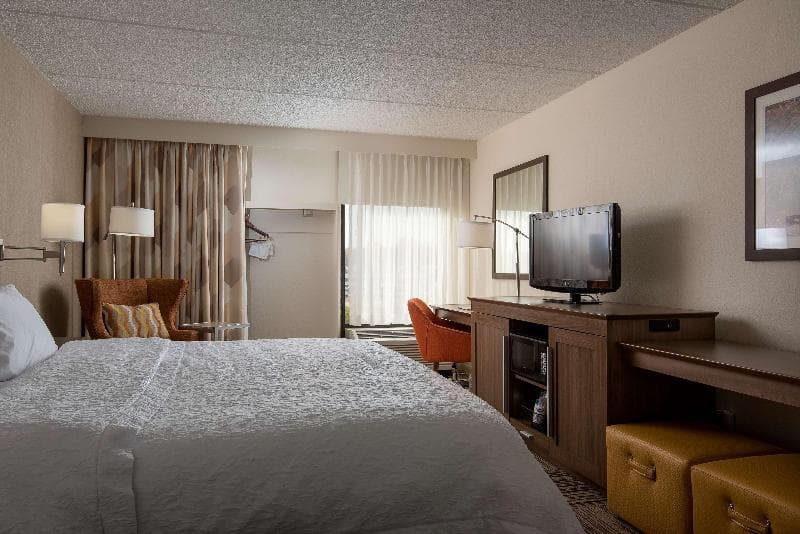 Hampton Inn Commerce 4