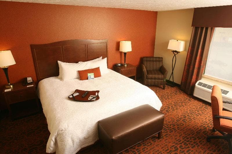 Hampton Inn & Suites Fargo Medical Center 4