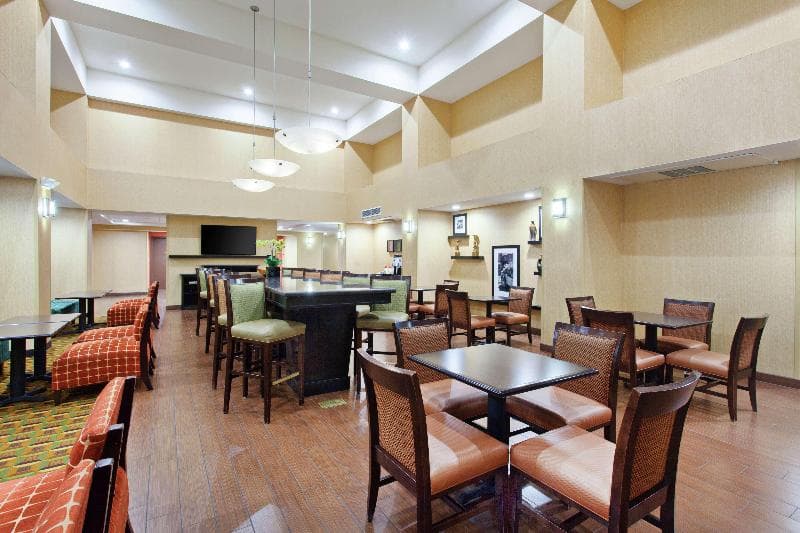 Hampton Inn & Suites Fresno-Northwest 5