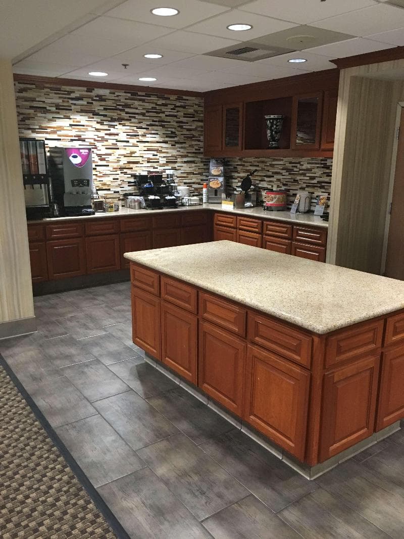 Best Western Plus Arrowhead Hotel 3