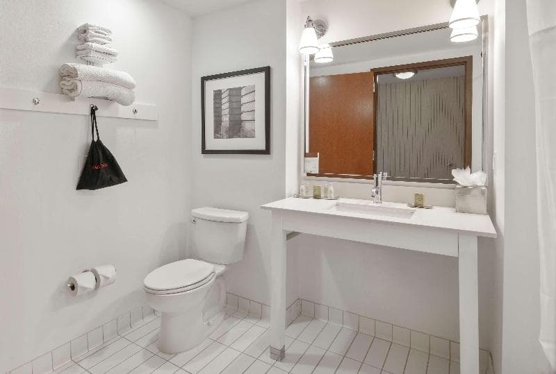 DoubleTree by Hilton Raleigh - Cary 5