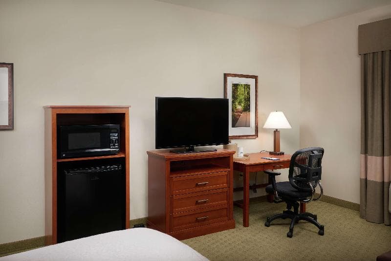 Hampton Inn & Suites Salem 5