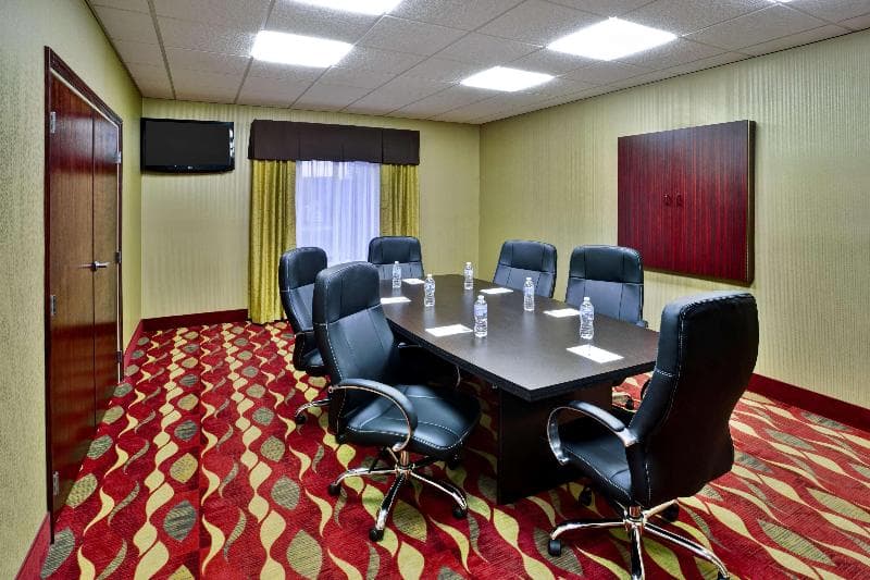 Hampton Inn Ft. Wayne/Dupont Road photo 1