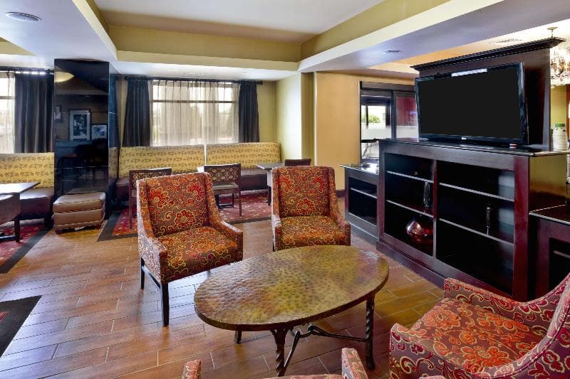 Hampton Inn Ft. Wayne/Dupont Road 5