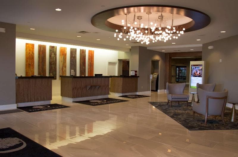 DoubleTree by Hilton Hotel Wichita Airport 5