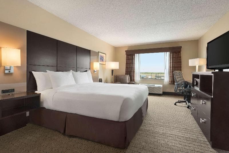 DoubleTree by Hilton Hotel Wichita Airport 4