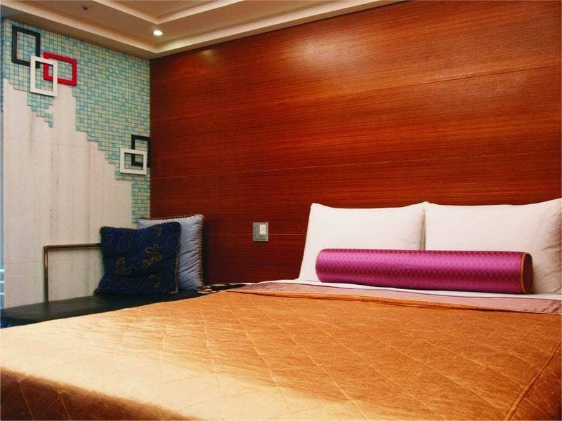 Burgary Hotel 4