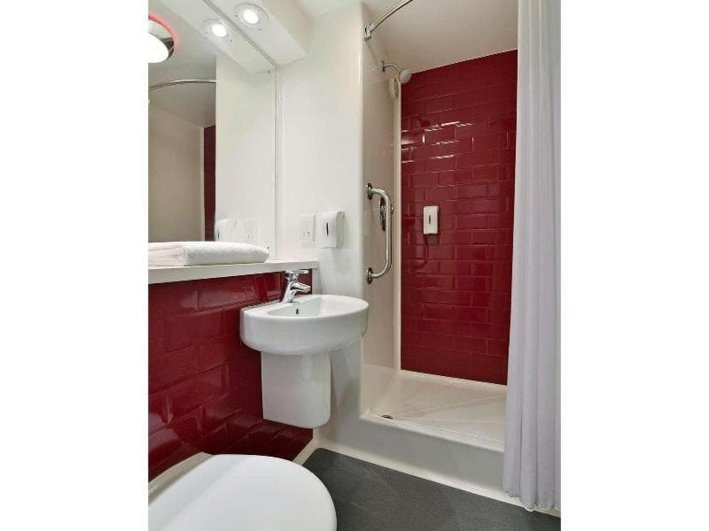 Travelodge Edinburgh Central Queen Street 3