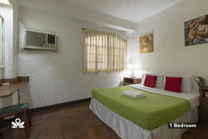 Broadway Court Apartelle main