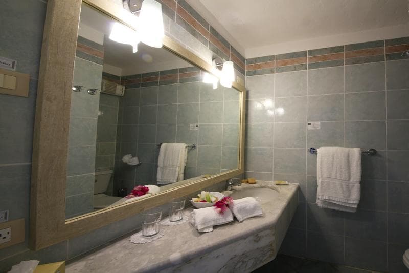 Ocean Point Beach Resort & Spa - Adults Only 5