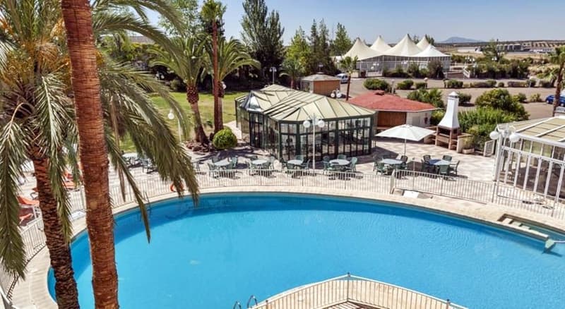 Hotel ILUNION Las Lomas 4
