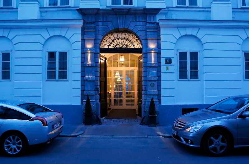 Antiq Palace 4
