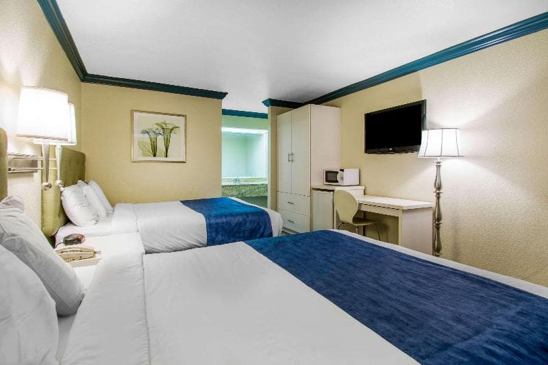 Quality Inn Maingate West 3