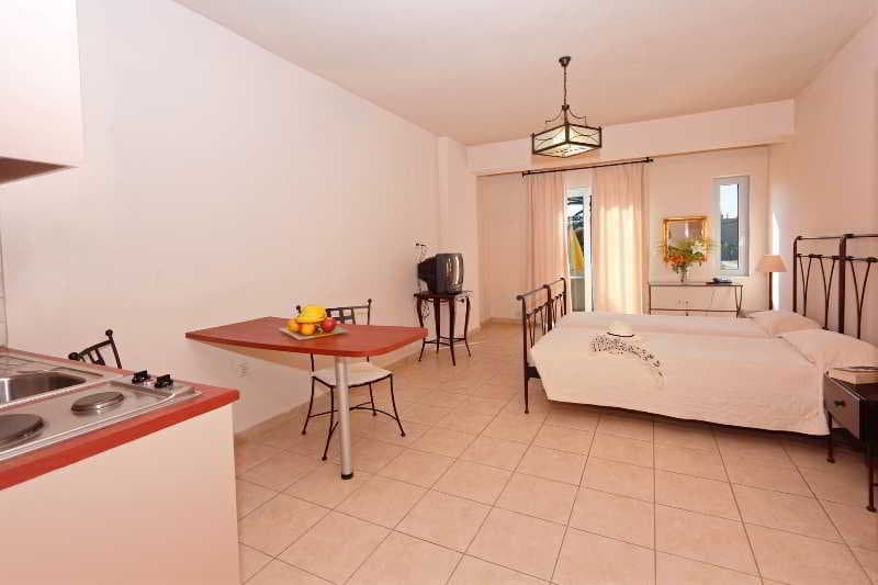 Lambrinos Suites 5