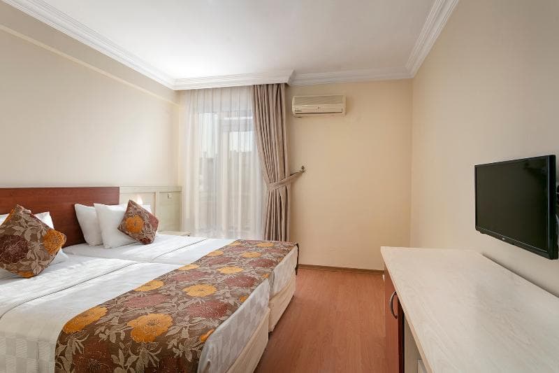 Lara Dinc Hotel 4