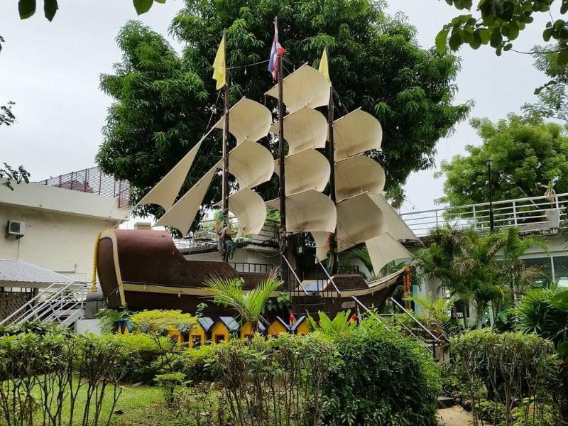 Nautical Inn 3