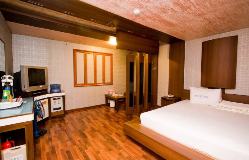 Queens Hotel 4