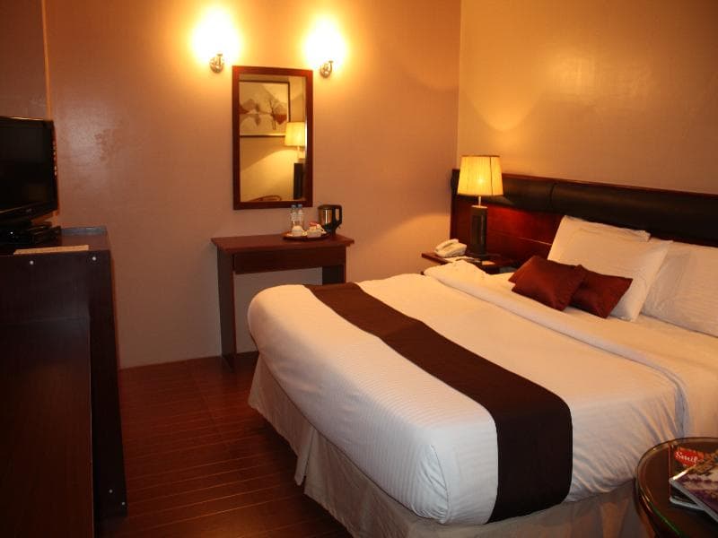 Allure Hotel And Suites main