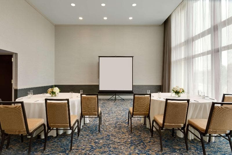 Embassy Suites by Hilton Boston Waltham 5