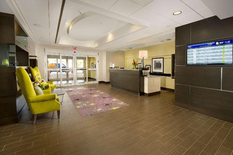Hampton Inn & Suites Buffalo Airport 4