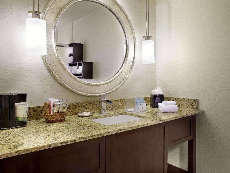 Hampton Inn Phoenix-Biltmore 3