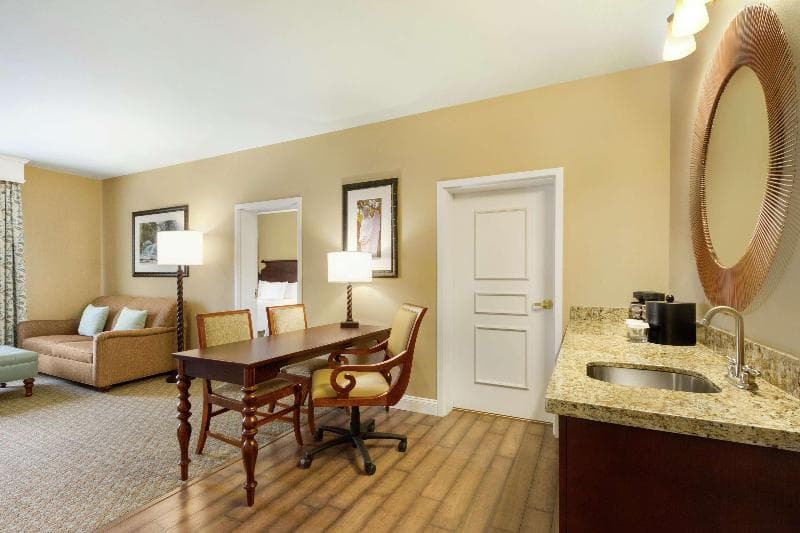 Embassy Suites by Hilton Savannah Historic District 5
