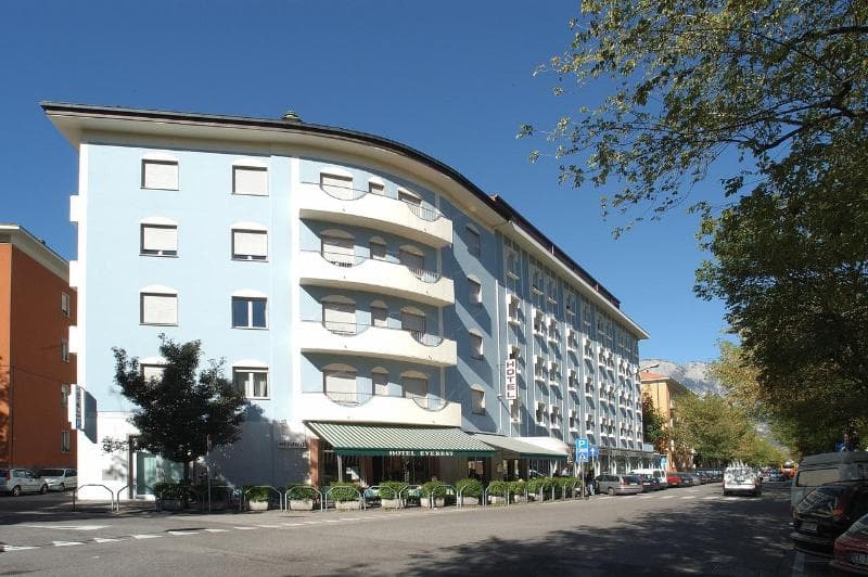 Everest Trento main